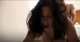 Kendini Aşan İzmirli Cuckold Çift…Koca Güzel Çekim Yapıyor Karısı Erkekle Sikişiyor