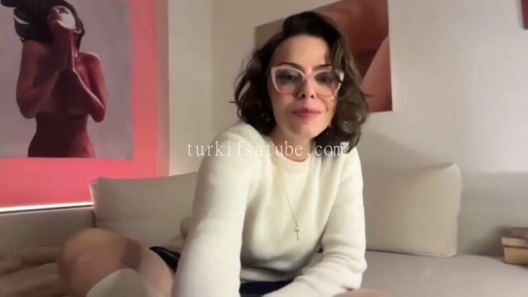 Karolin Fişekci Patreon ifşa – Çorap provaları teaserİmparatorlara İnce Beyaz Çoraplardan tayta – 09.02.2026 video kapak görseli